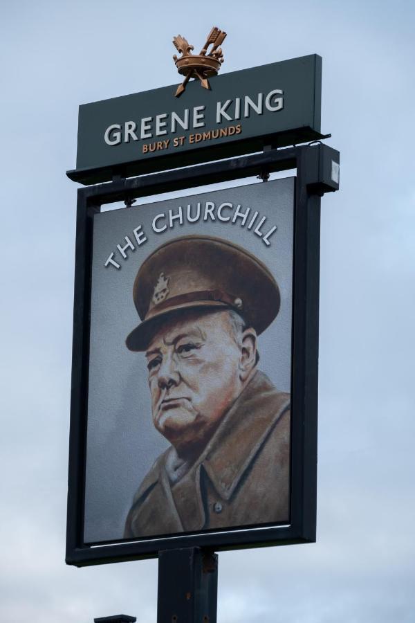 The Churchill By Greene King Inns Royal Wootton Bassett Exterior foto