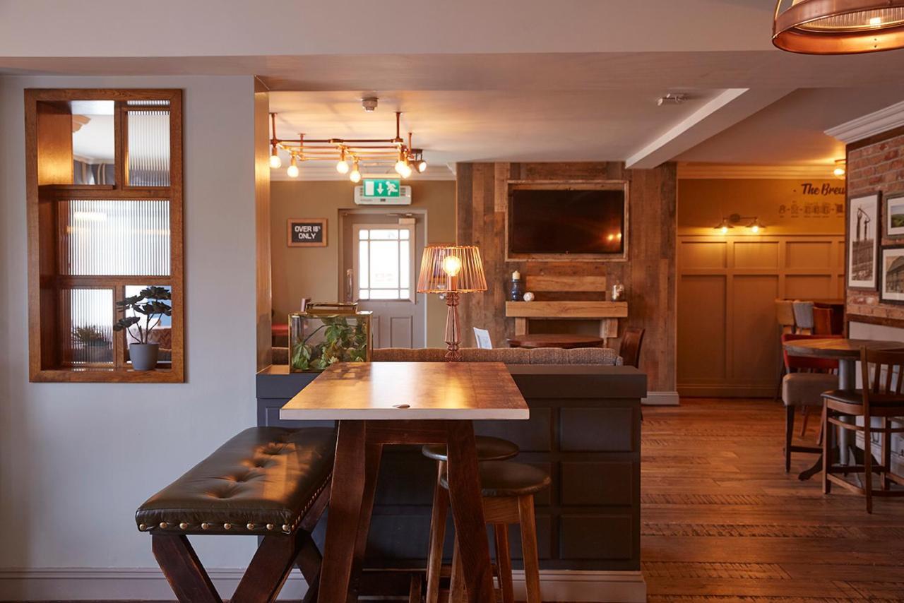 The Churchill By Greene King Inns Royal Wootton Bassett Exterior foto