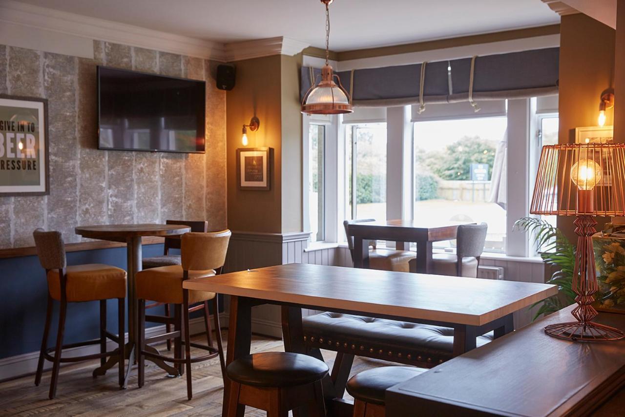The Churchill By Greene King Inns Royal Wootton Bassett Exterior foto