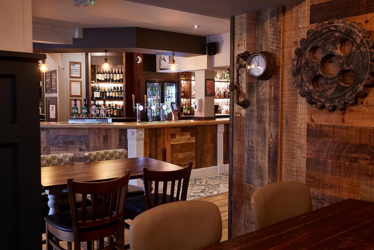The Churchill By Greene King Inns Royal Wootton Bassett Exterior foto