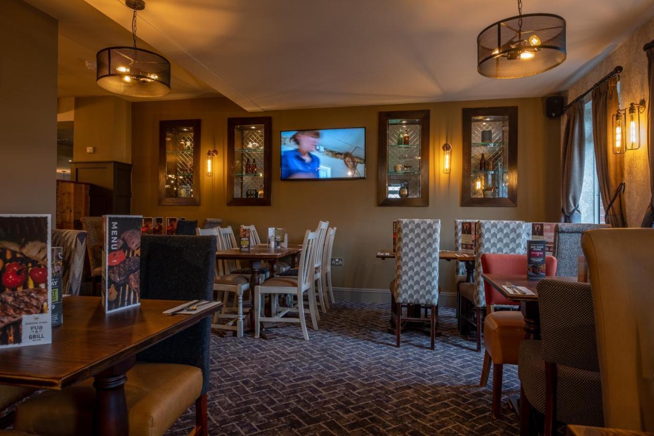 The Churchill By Greene King Inns Royal Wootton Bassett Exterior foto