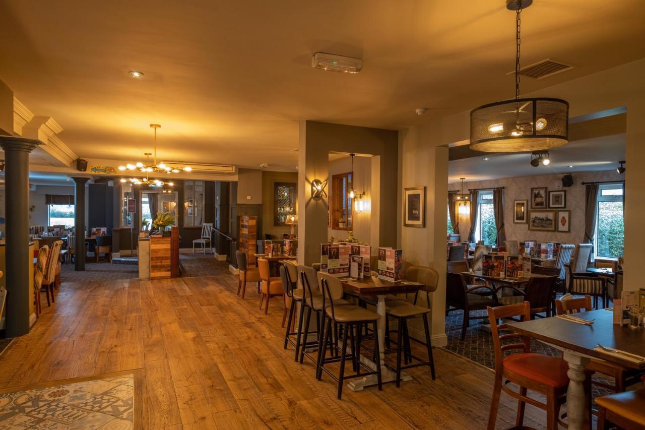 The Churchill By Greene King Inns Royal Wootton Bassett Exterior foto