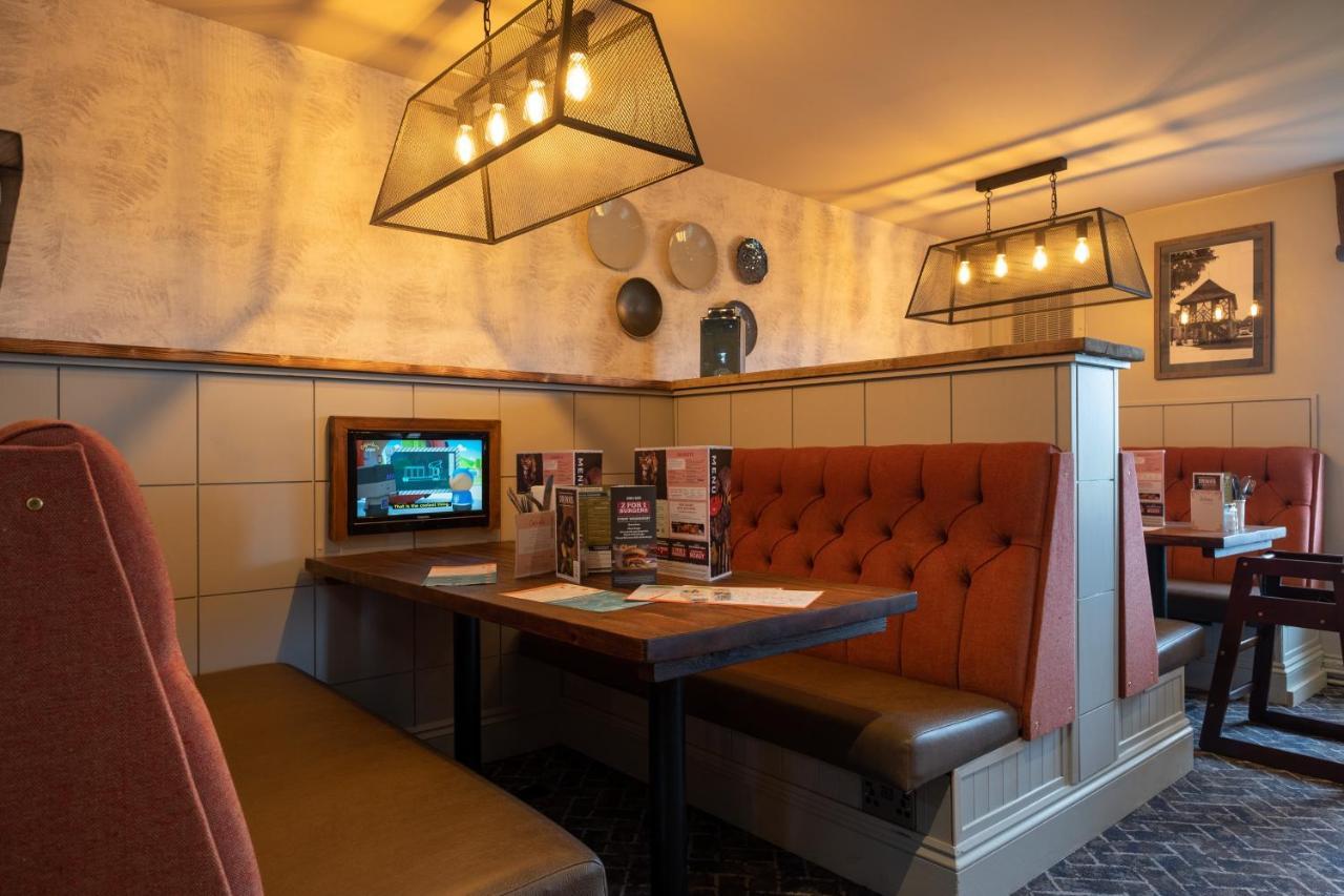 The Churchill By Greene King Inns Royal Wootton Bassett Exterior foto