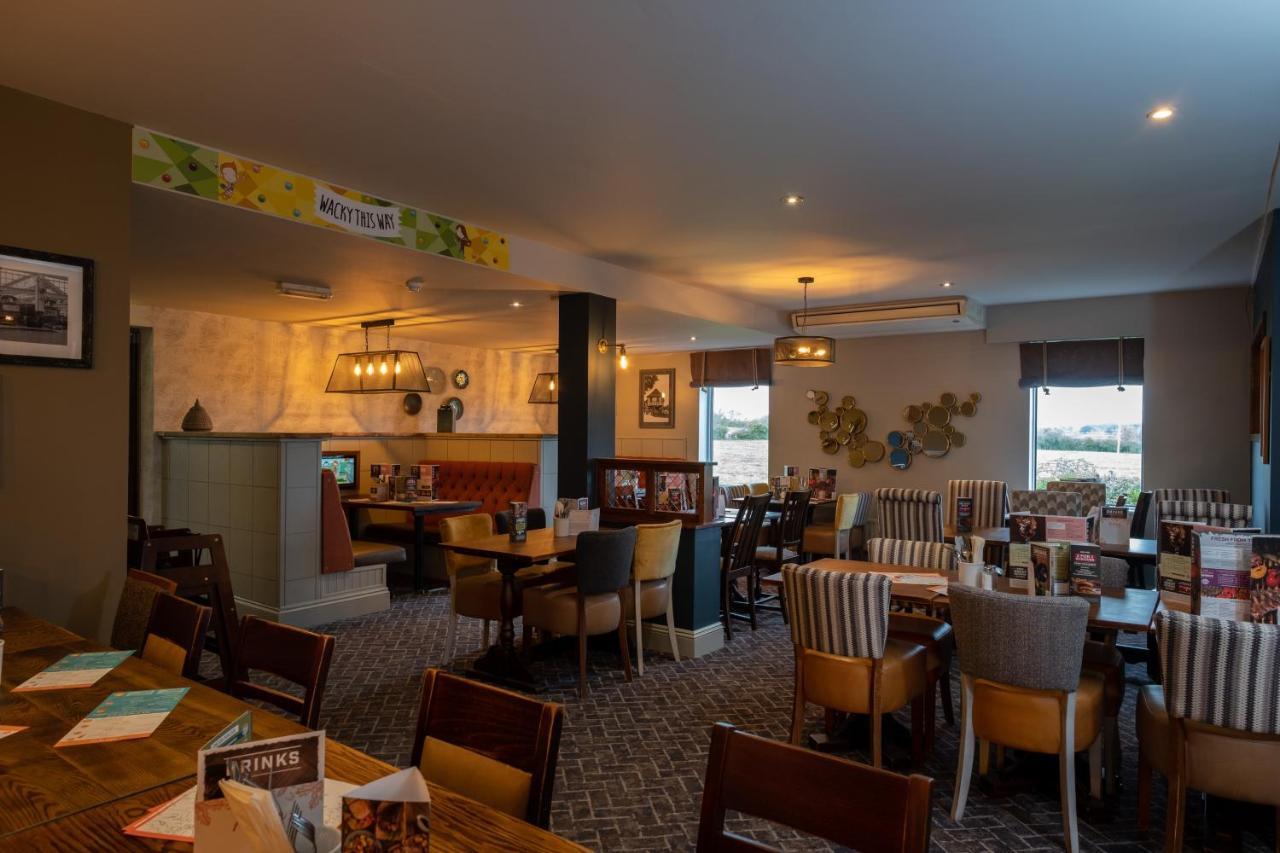 The Churchill By Greene King Inns Royal Wootton Bassett Exterior foto