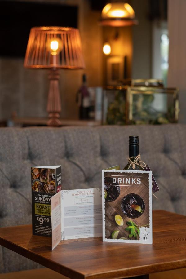 The Churchill By Greene King Inns Royal Wootton Bassett Exterior foto